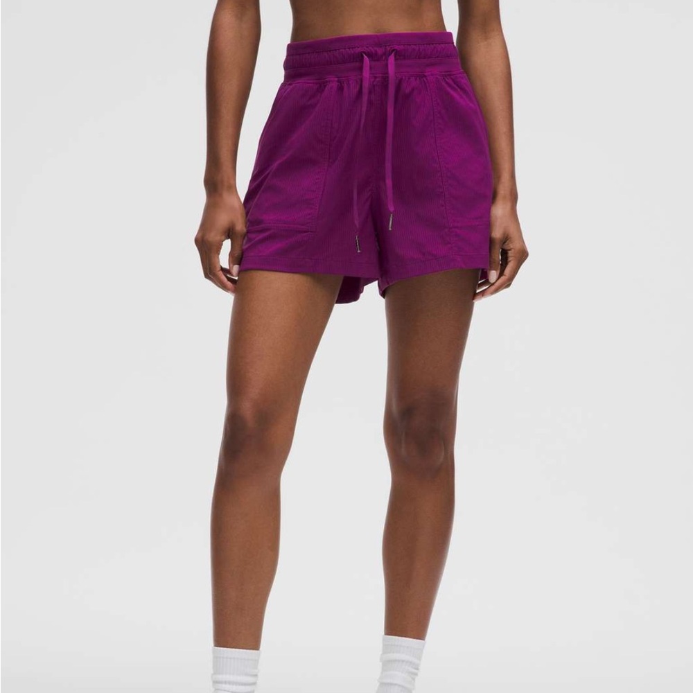 Lululemon / Dance Studio High-Rise Short 3.5” inseam in Chilled Grape size 2
